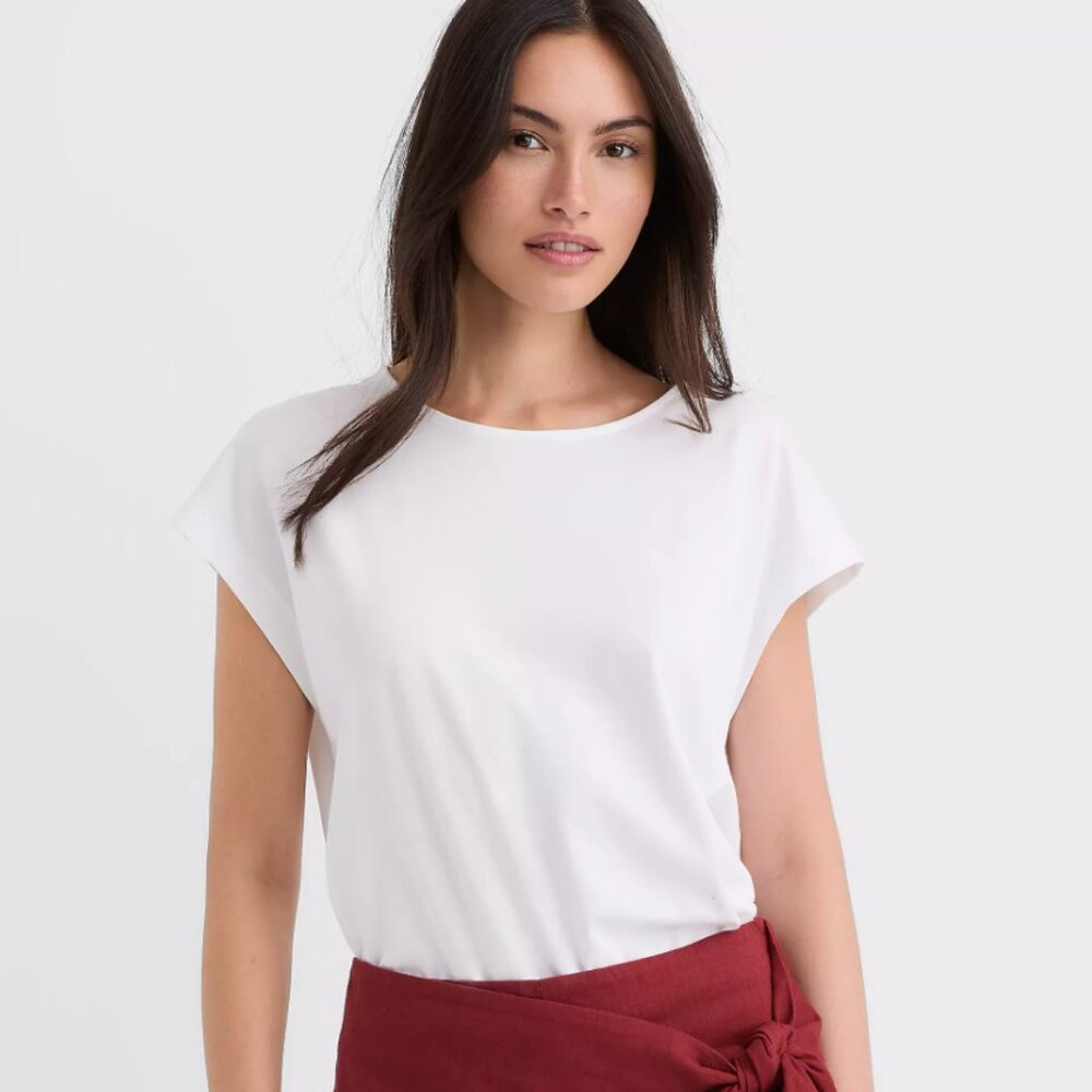 Anne Taylor LOFT White Crewneck Short Sleeve Wedge Tee - Simple Everyday Top